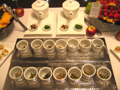 The Amazing Food Service´s menu included tiny soup servings.
