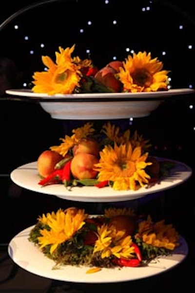 Arrangements combined fruit and flowers.