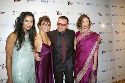 Top Chef's Padma Lakshmi posed with YouthAIDS director Kate Roberts, Bono, and Ashley Judd.