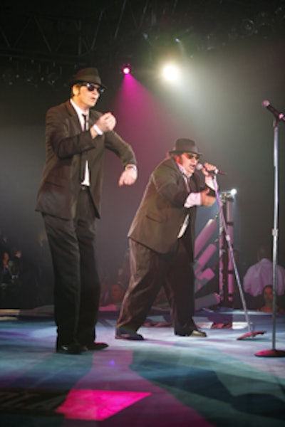 An extended series of energizing performances in the boxing ring—including one by Blues Brothers Band impersonators—geared up the 2,200 guests for the fights.