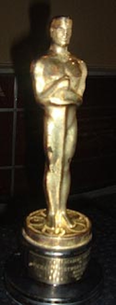 Featured guest Michael Westmor gave attendees an up-close look at the Oscar he won in 1985 for his work on the film