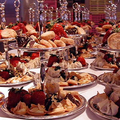 E938sho 01 0425 Henrystreetsettlement Catering 1 320