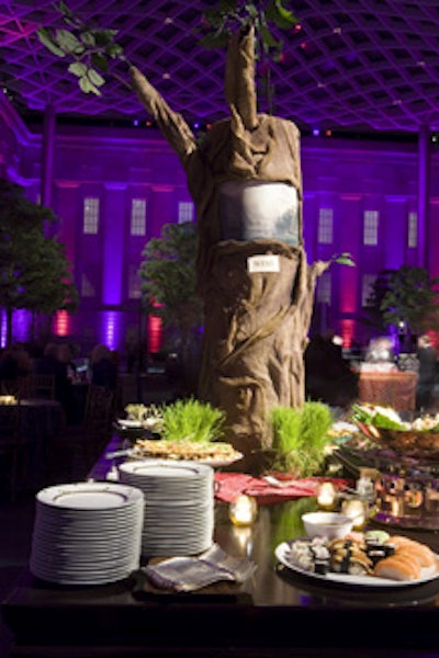 The West-themed area of the event represented Albert Bierstadt's 'Among the Sierra Nevada, California,' painting. The menu included Napa Valley burgers, sushi and dim sum, beef fajitas, Tex Mex tortas, and Siam noodle salad.