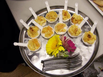 Small dishes of macaroni and cheese topped with panko were served with mini forks.
