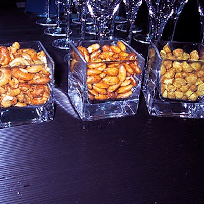 E956sho 01 0501 Nutsfornuts 1 320