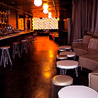 E958disc 01 0507 Venue Suite16 1 152