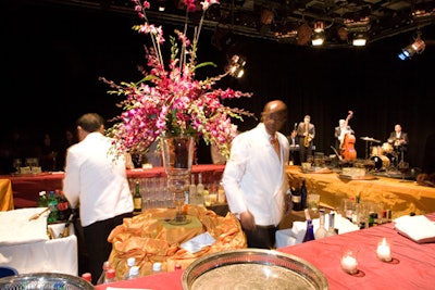 A square bar sat at the center of the cavernous space, and a jazz band provided music.