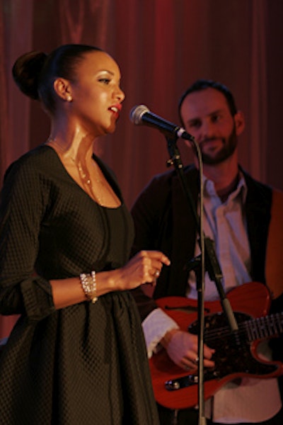 Crooner Alice Smith gave a short and soulful performance.