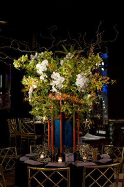 Cooper, Robertson & Weatherly Interiors used an oversize Chinese lantern as a large-scale flower container.