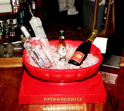 Tommy Bahama rum, Roberto Cavalli vodka, Presidente Light beer, and Piper Heidsieck Champagne were the evening's liquor sponsors.