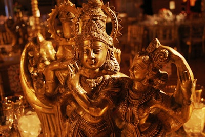 Indian sculptures served as the table centerpieces.