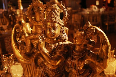 Indian sculptures served as the table centerpieces.
