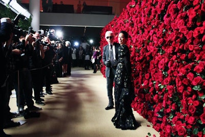 The celebrity arrivals area, which was situated on the other side of the check-in section, was marked by an enormous wall designed by Raul Avila with more than 20,000 red roses.