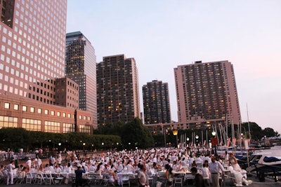 8. New York's First Dîner en Blanc