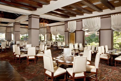 The hotel's fine dining outlet is Deep Blu Seafood Grille. The restaurant has seating for 152 in the main dining area and a private room for 30.