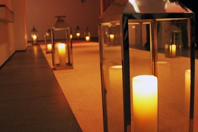 To give the setting a more moody look, the event team relied largely on the light emitted by pillar candles set in glass lanterns on the floor.