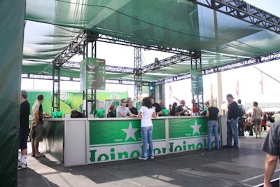 Heineken served beer, wine, and cocktails from a three-sided bar in the middle of the festival.