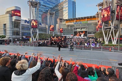 At the last minute before the screening began, the enthusiastic crowd was surprised with tickets for the show.