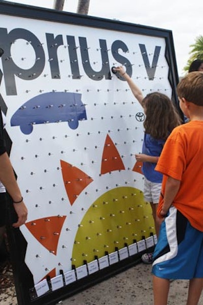 Guests could drop a disc down a large board modeled after the Plinko game on The Price Is Right. Their prize was determined by which slot the disc landed in at the bottom of the board.