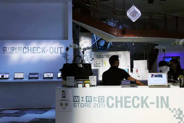 This year, the pop-up includes a kiosk for visitors to check in via social media sites, which is located near the station for consumers to buy the shop's products online.