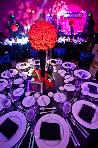 La Orquidea Designs set the atmosphere of the dinner with more than 15,000 red roses.