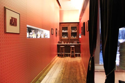 To give the modern interior of HBO's store a more vintage look, Zoom Media installed temporary walls and flooring, furnished the space with a custom fabricated wooden bar with stools, and scattered an array of props. A curtain on one side separates the promotion from the areas dedicated to HBO's other shows.