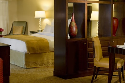 The hotel has 412 guest rooms, which have new amenities such as high-definition LCD TVs with split-screen technology.