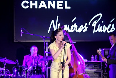 Following dinner, Dublin-born rockabilly singer Imelda May performed live.