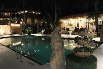 Statues flanked the pool area along with baskets of apples to create a garden atmosphere.