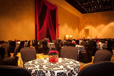 The cocktail hour took place in one of the Diplomat's large rooms. Staffers topped tables with black and white damask linens and square glass vases of red roses.
