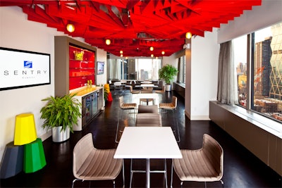 Beacon (1,400 ft²): This lively lounge has artistic appointments and sweeping views that span from Central Park to the Hudson.