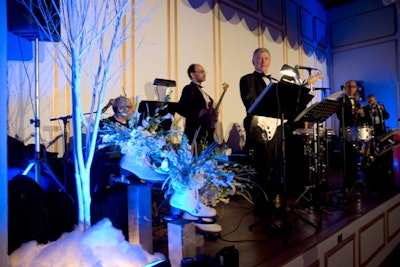 The Winiker Band played classic songs such as 'The Way You Look Tonight.'
