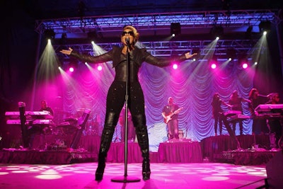 Mary J. Blige and Gavin DeGraw were the live acts in New Orleans.