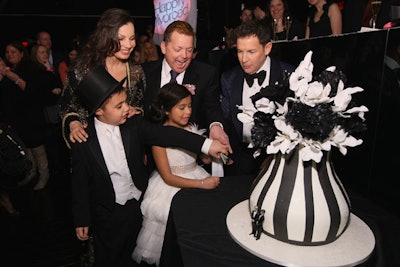 Sylvia Weinstock designed the cake, a black and white piece designed to look like a large vase of flowers.