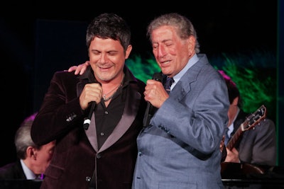 Singer Alejandro Sanz joined Bennett on stage.