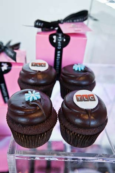 Georgetown Cupcake provided ts namesake desserts to promote the show DC Cupcakes.