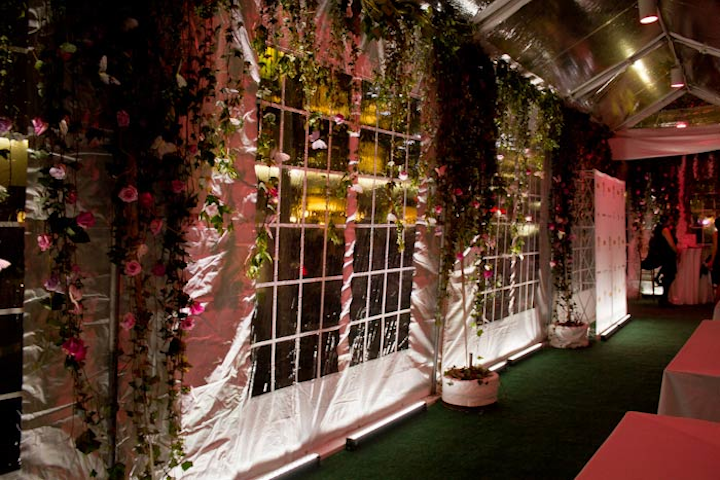 As expected, there was no scrimping here. The entry tent from Stamford Tents was festooned with floral ropes with pink roses. The flowers were supplied by L’Atelier Rouge, a New York firm new to me. Tres romantique.