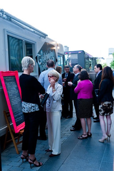 On the patio, guests lined up at the food trucks. Gourmet B1tches served dry-rub wings and a spicy kale and arugula salad, while El Gastrónomo Vagabundo offered up a variety of tacos.