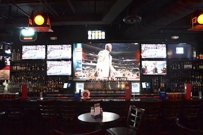 8. Hoops Sports Bar & Grill
