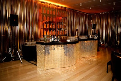 Provided by Kehoe Designs, bars at the after-party were covered in mirrored tiles. A glowing display of Absolut vodka bottles formed the bars' backdrops.
