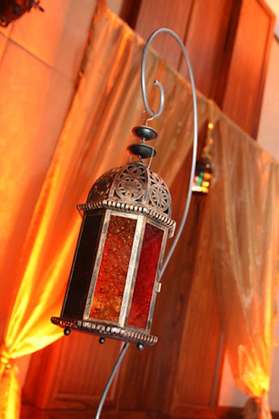 Glowing lanterns added to the ambiance as centrepieces at each table.