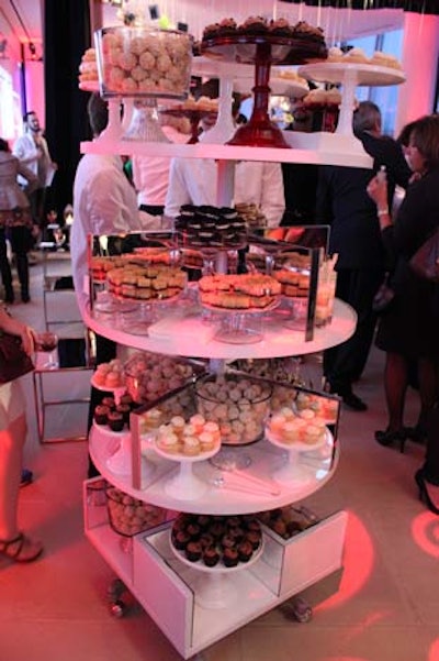 Creative Edge Parties served bite-size fare on four-tiered rolling carts that allowed for ease of movement. Complementing these pieces were passed hors d'oeuvres like mini lobster rolls and B.L.T. sandwiches.