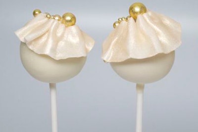 As a fashion follower, Morris sometimes draws inspiration from the runways when creating her desserts. These cake pops were inspired by silk fabric and pearls.