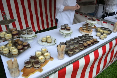 In addition to the main food station, two dessert stands were set up featuring sweets from Coolhaus and Pie Corps (pictured). At the latter, guests could also take home prepackaged jars of fruit cobbler.
