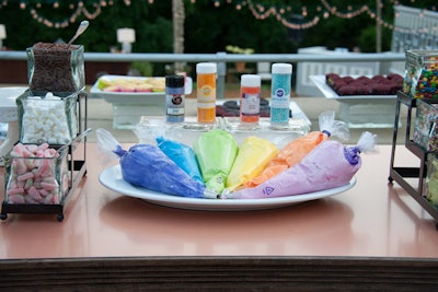 For a new spin on cupcakes, turn them into an interactive experience by teaching guests how to decorate a cupcake like a professional.