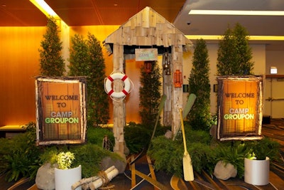Guests of the first Camp Groupon weekend stayed at the Swissôtel Chicago from July 6-8. Kehoe Designs spruced the venue up with thematic decor including lifesavers, boat paddles, and bundled logs.