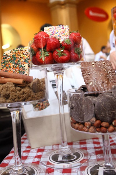 Ted's Bulletin offered samples of its homemade pop tarts—cinnamon and brown sugar, strawberry, and chocolate—that the company displayed in tall glasses filled with each flavor's ingredients.