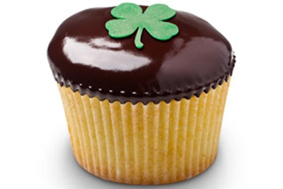 The new Boston outpost of Georgetown Cupcake puts a twist on the traditional Boston creme pie with their Madagascar bourbon vanilla cupcake filled with Boston creme pudding and topped with a thin layer of chocolate ganache. A green fondant shamrock decorates the top.