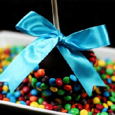 Gourmet apple with M&M’s