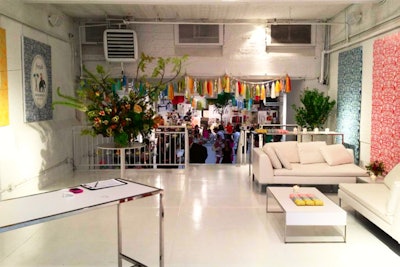The split-level layout of the NoLIta site allowed Fresh to create a lounge-like section at the entrance, which was separate from the main space. With the white walls and large skylights on premise, no extra lighting was necessary for the event.